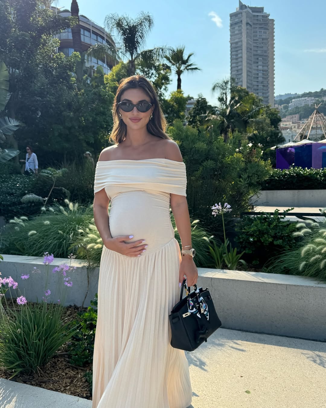 Kamara | Off-Shoulder Plissé Maxi Kjole til Graviditet