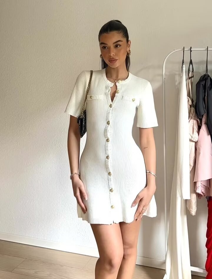 Holly | Strikket Mini Kjole" can be rewritten as "Holly | Knit Mini Dress.