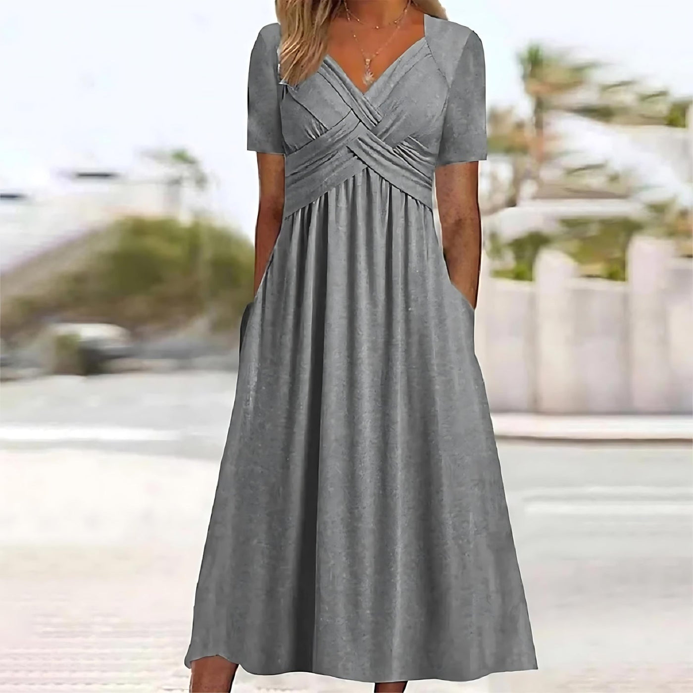 SOFIA | Midi Kjole med Formende Design til Elegante Anledninger